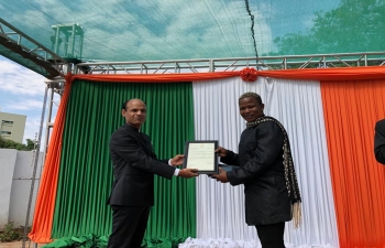 Handing over Appreciation Certificate endorsed by Mrs. Sushma Swaraj to Shanti Lo for singing Bhajan VISHNAV JAN TO ON 70th Republic Day of India